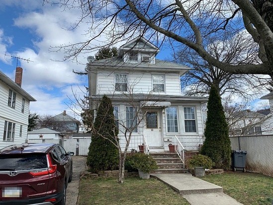 Single-family for Pre-foreclosure / auction Port Richmond, Staten Island