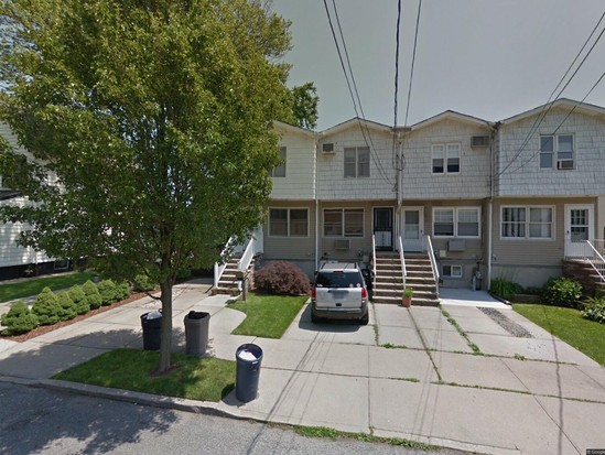 Single-family for Pre-foreclosure / auction Emerson Hill, Staten Island