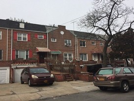 Home for Pre-foreclosure / auction Woodside, Queens