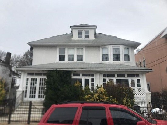 Single-family for Pre-foreclosure / auction Wakefield, Bronx