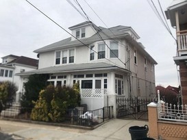 Home for Pre-foreclosure / auction Wakefield, Bronx