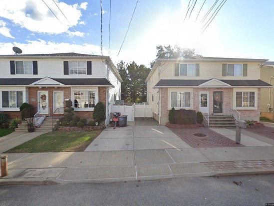 Single-family for Pre-foreclosure Travis, Staten Island