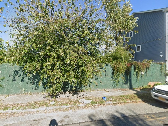 Single-family for Pre-foreclosure / auction Gerritsen Beach, Brooklyn