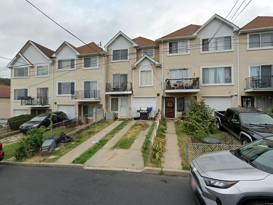 Single-family for Pre-foreclosure / auction Stapleton, Staten Island