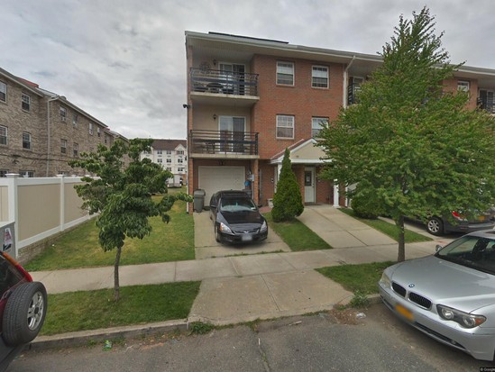 Single-family for Pre-foreclosure / auction East New York, Brooklyn