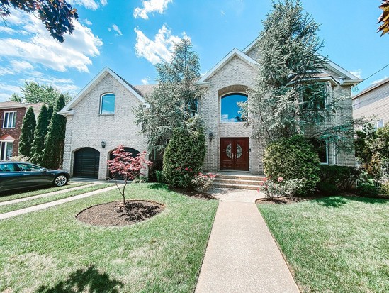 Single-family for Sale Huguenot, Staten Island