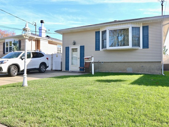 Single-family for Sale Princes Bay, Staten Island