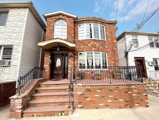 Single-family for Sale Astoria, Queens