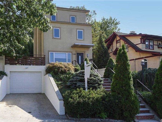 Single-family for Sale Douglaston, Queens