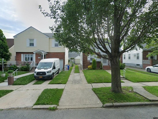 Single-family for Sale Auburndale, Queens