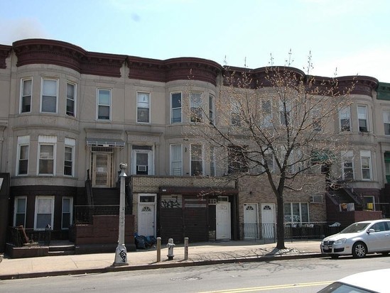 Single-family for Sale Borough Park, Brooklyn