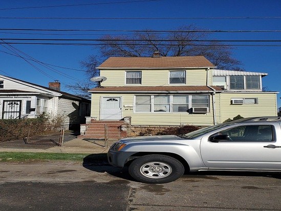 Single-family for Pre-foreclosure / auction Flushing, Queens