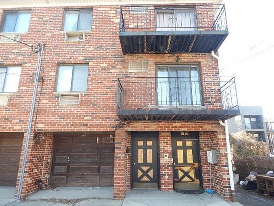 Single-family for Pre-foreclosure / auction Flushing, Queens