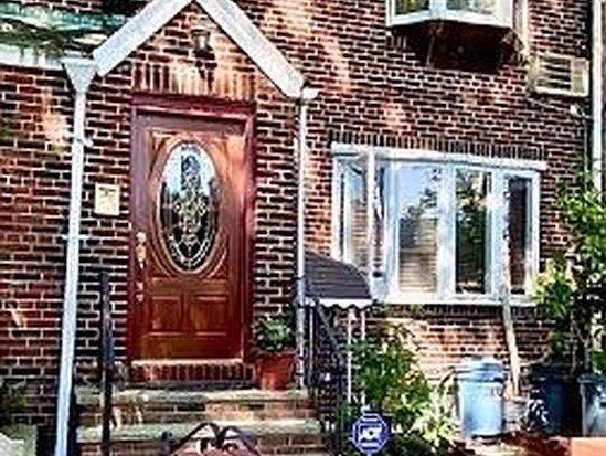 Townhouse for Sale Auburndale, Queens