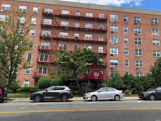 Condo for Sale Douglaston, Queens