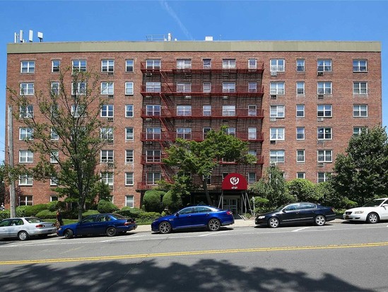 Condo for Sale Douglaston, Queens