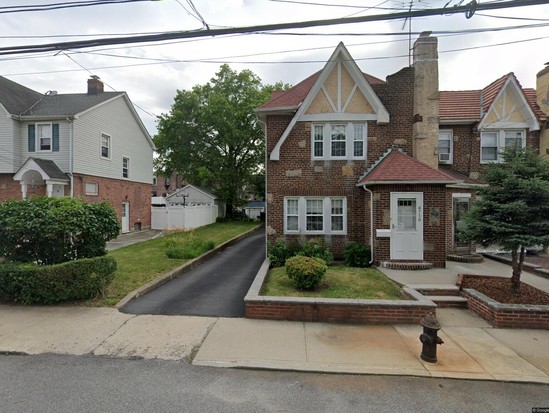 Single-family for Sale Auburndale, Queens