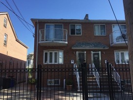 Home for Pre-foreclosure / auction Flushing, Queens