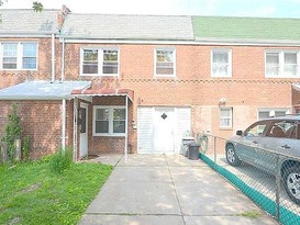 Home for Pre-foreclosure Auburndale, Queens