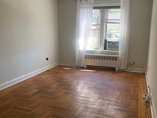 Condo for Pending Woodside, Queens