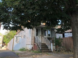 Home for Pre-foreclosure / auction Maspeth, Queens