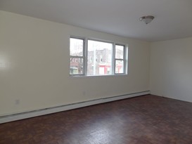 Home for Pre-foreclosure / auction Sunnyside, Queens