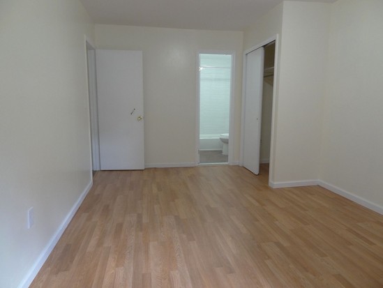 Apartment for Pre-foreclosure / auction Sunnyside, Queens