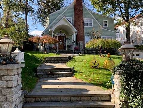 Single-family for Sale Douglaston, Queens