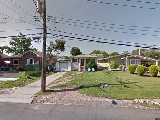 Single-family for Pre-foreclosure Annadale, Staten Island