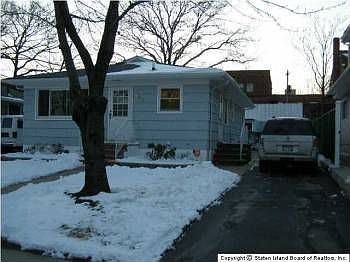 Single-family for Pre-foreclosure Elm Park, Staten Island