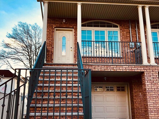 Single-family for Sale Midland Beach, Staten Island