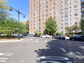 Home for Pre-foreclosure / auction Parkchester, Bronx