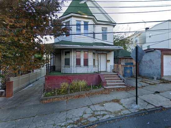 Single-family for Pre-foreclosure / auction East New York, Brooklyn