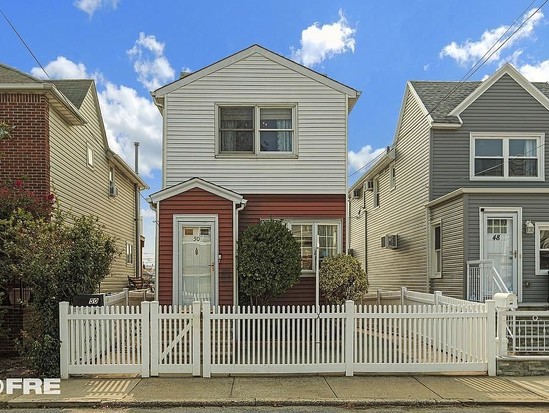 Single-family for Sale Gerritsen Beach, Brooklyn