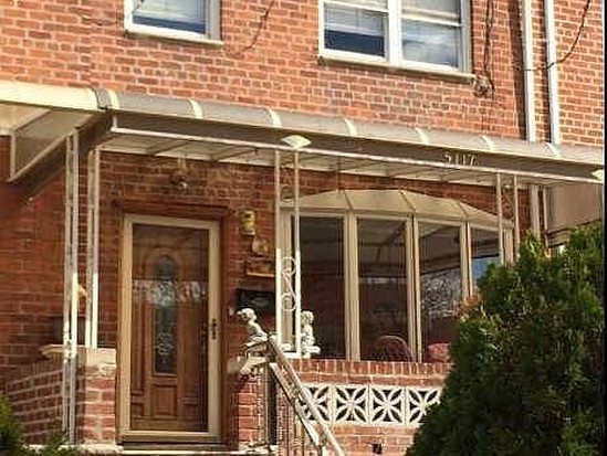 Single-family for Pre-foreclosure / auction Maspeth, Queens