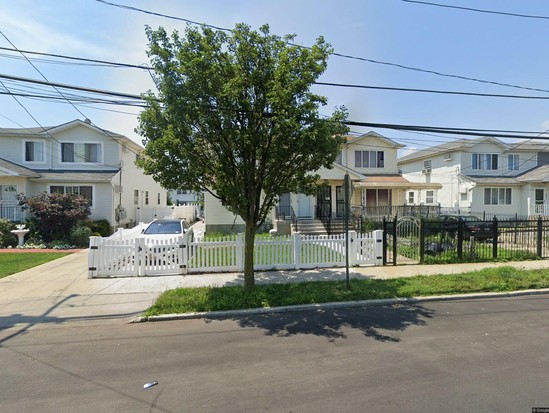 Multi-family for Sale Arverne, Queens