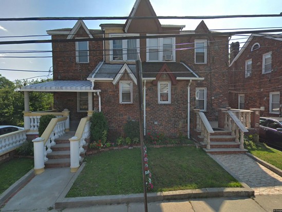 Single-family for Pre-foreclosure Far Rockaway, Queens