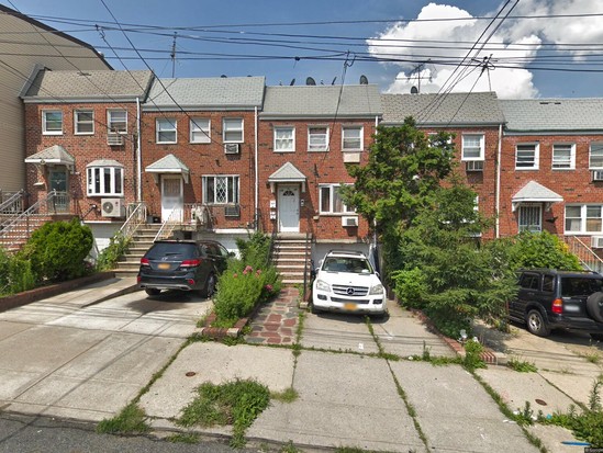 Single-family for Pre-foreclosure Maspeth, Queens