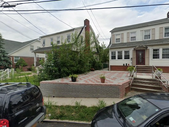 Single-family for Pre-foreclosure College Point, Queens