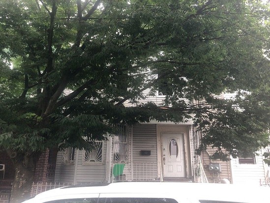 Single-family for Pre-foreclosure / auction East New York, Brooklyn