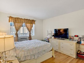 Home for Sale Throggs Neck, Bronx