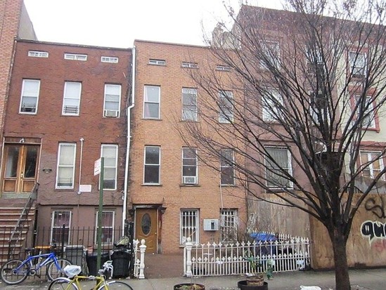 Single-family for Pre-foreclosure / auction Bedford Stuyvesant, Brooklyn