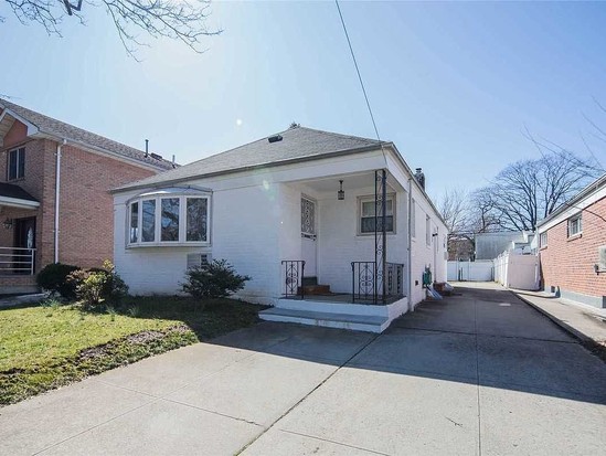 Single-family for Sale Auburndale, Queens