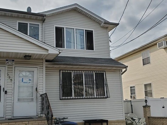 Multi-family for Sale Arverne, Queens