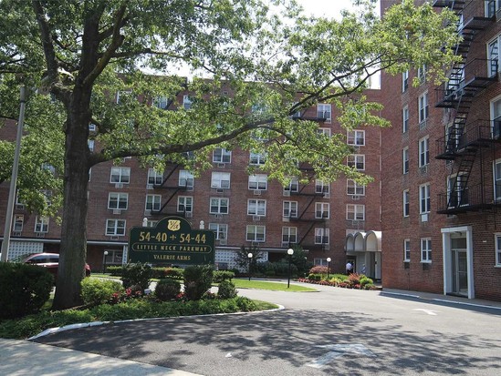 Condo for Sale Douglaston, Queens