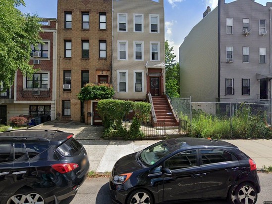 Single-family for Pre-foreclosure / auction Bedford Stuyvesant, Brooklyn