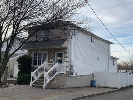 Home for Pre-foreclosure / auction Tottenville, Staten Island