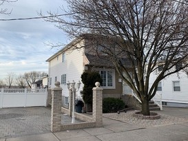 Home for Pre-foreclosure / auction Tottenville, Staten Island