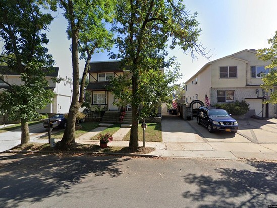 Single-family for Pre-foreclosure / auction Annadale, Staten Island