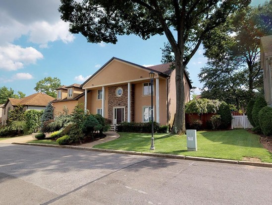 Single-family for Sale Todt Hill, Staten Island